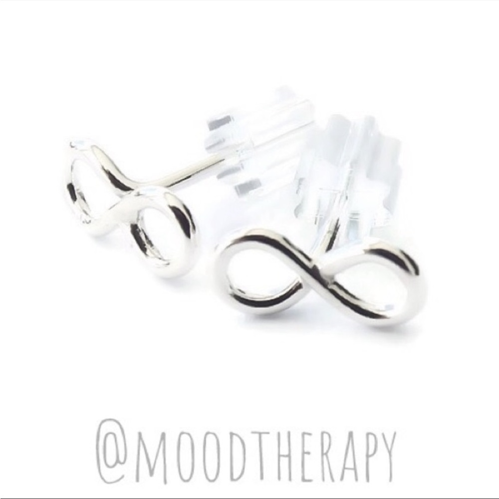 🌺NIB Handmade Dainty Infinity Symbol Stud Earrings🌺